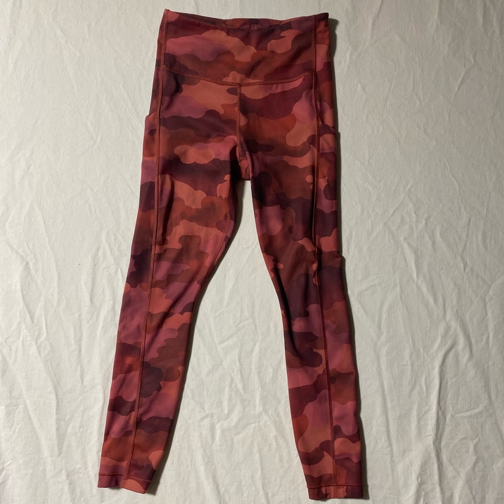 Athleta Ultimate Stash 7/8 Tight Camo Camouflage Red & Pink Leggings XS